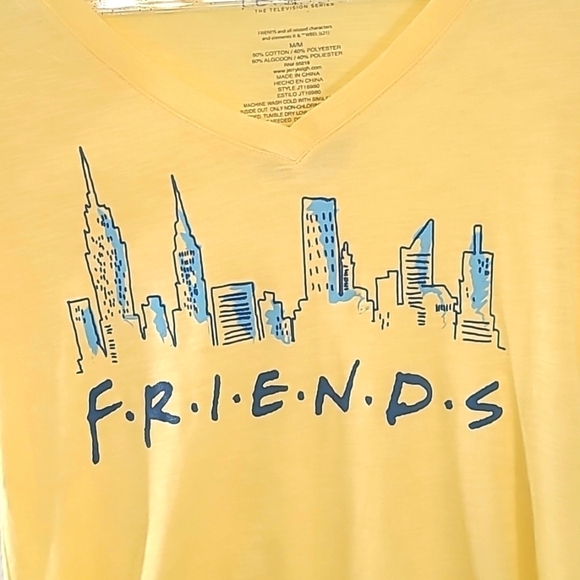 *NWT* F-R-I-E-N-D-S Yellow w/Blue Print Short Sleeve Shirt, size Medium - Picture 2 of 7